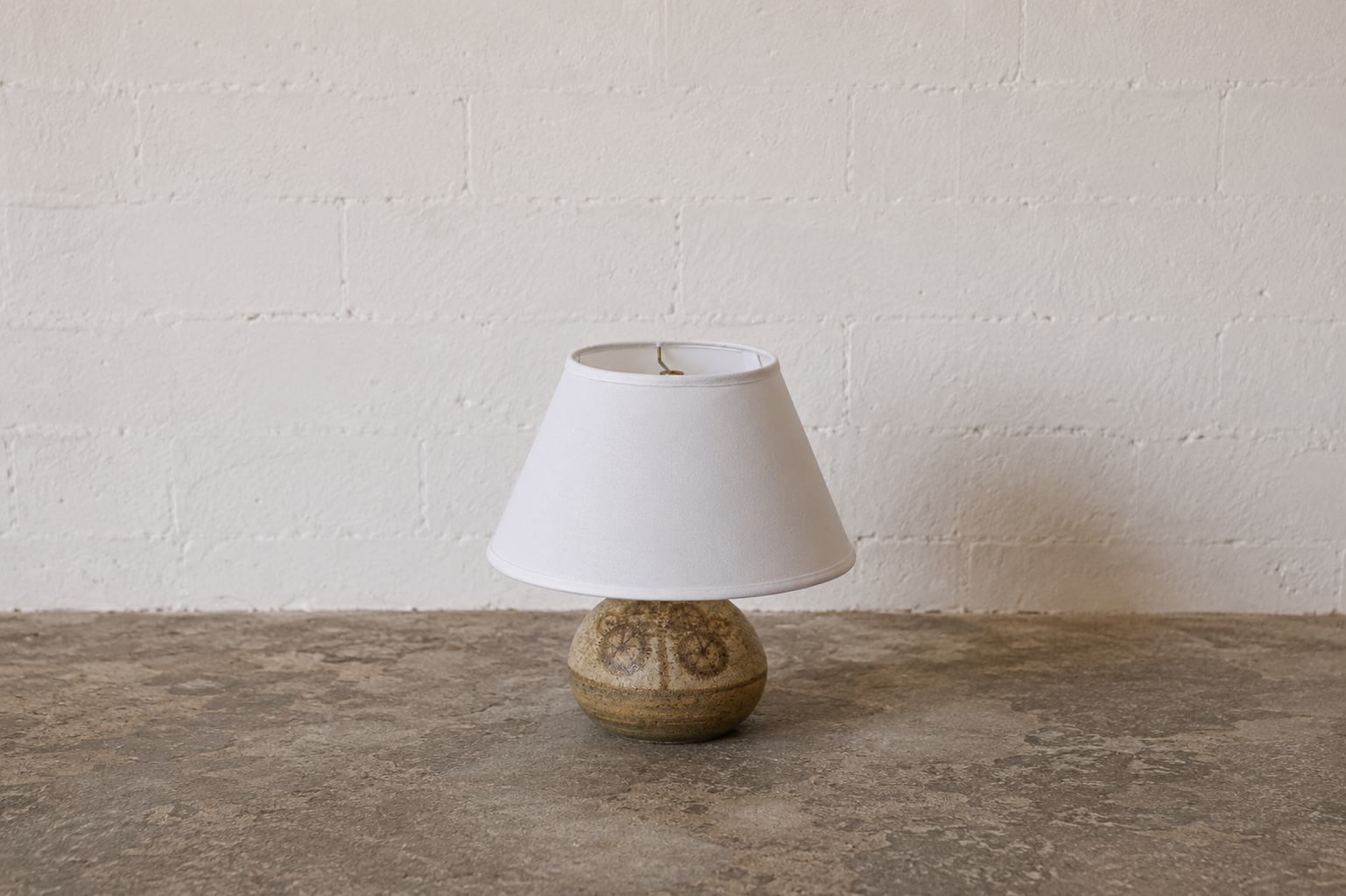 GLOBE SOHOLM CERAMIC TABLE LAMP