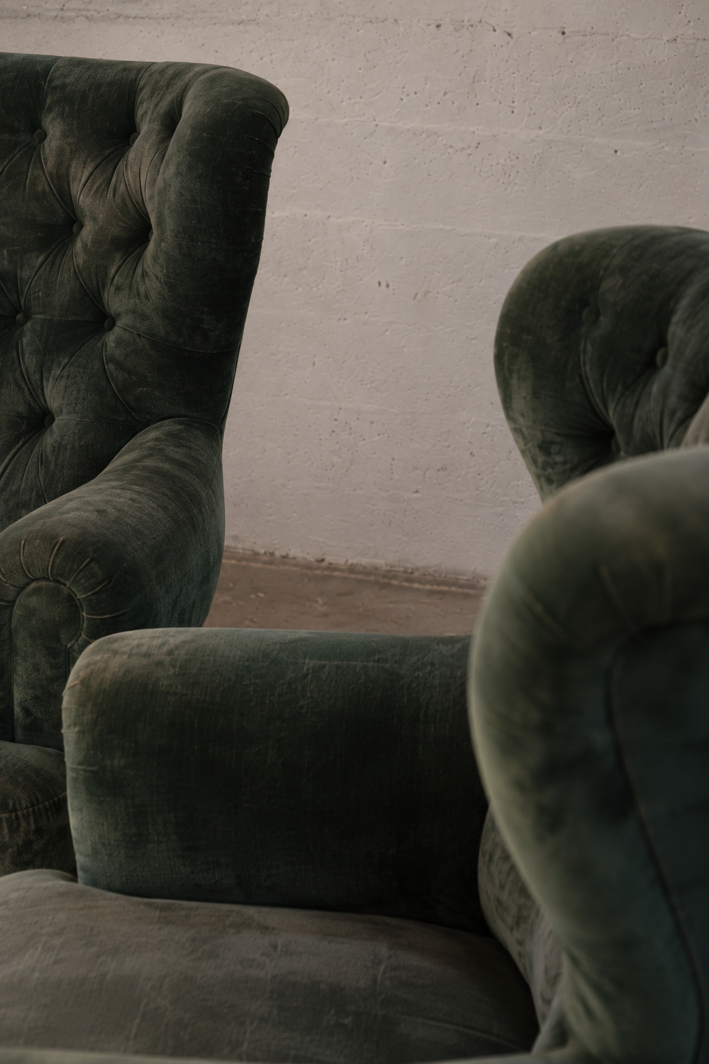 PAIR OF TUFTED WINGBACK LOUNGE CHAIRS