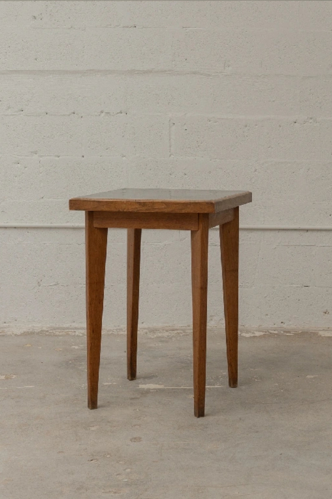 COCKTAIL TABLE
