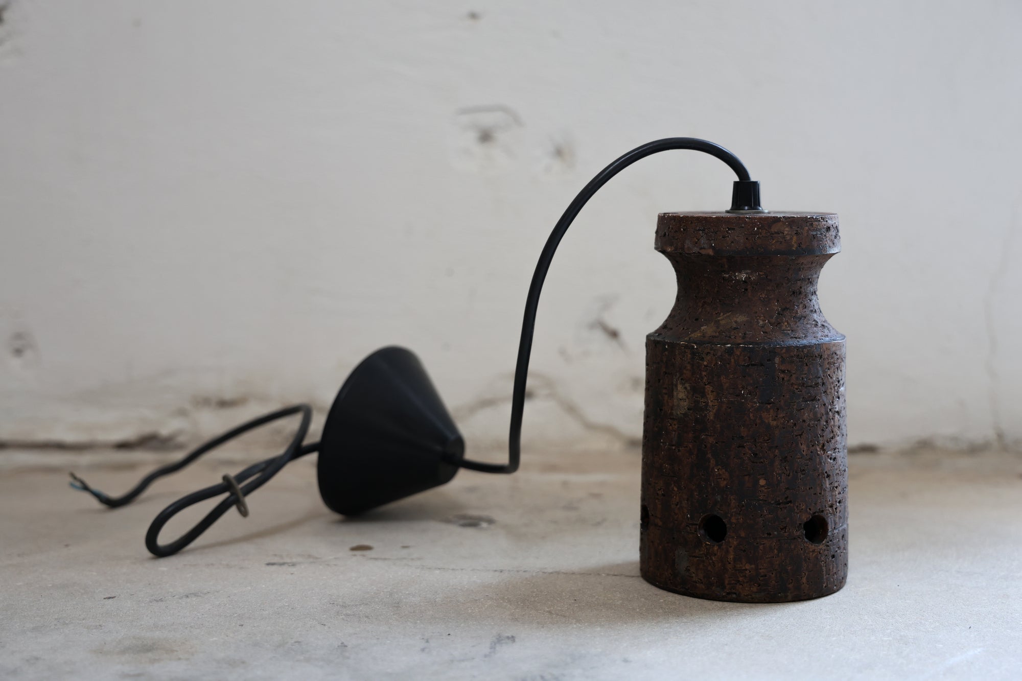 BRUTALIST CERAMIC PENDANT LAMP
