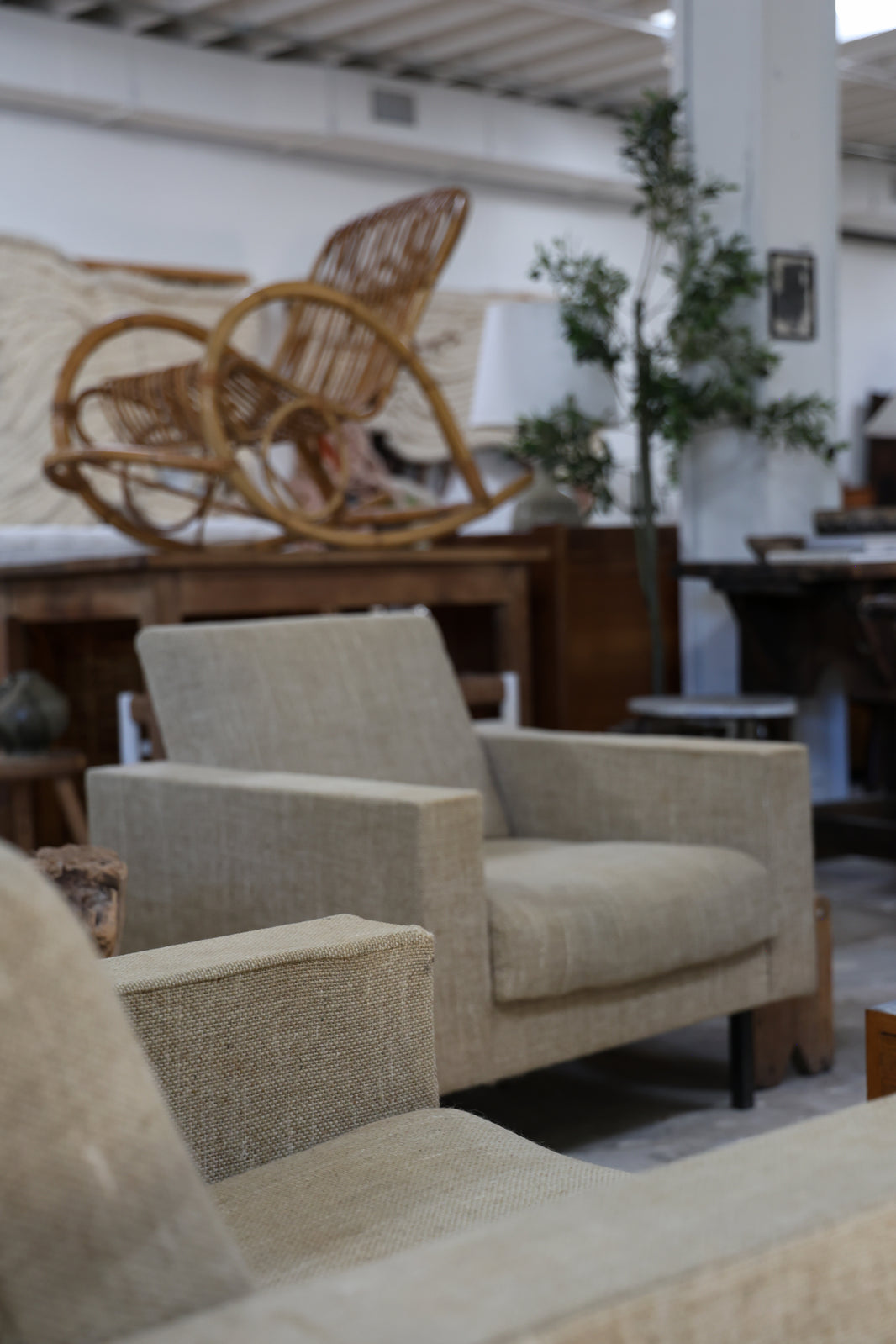 MODERNIST LOUNGE CHAIRS IN WOVEN LINEN