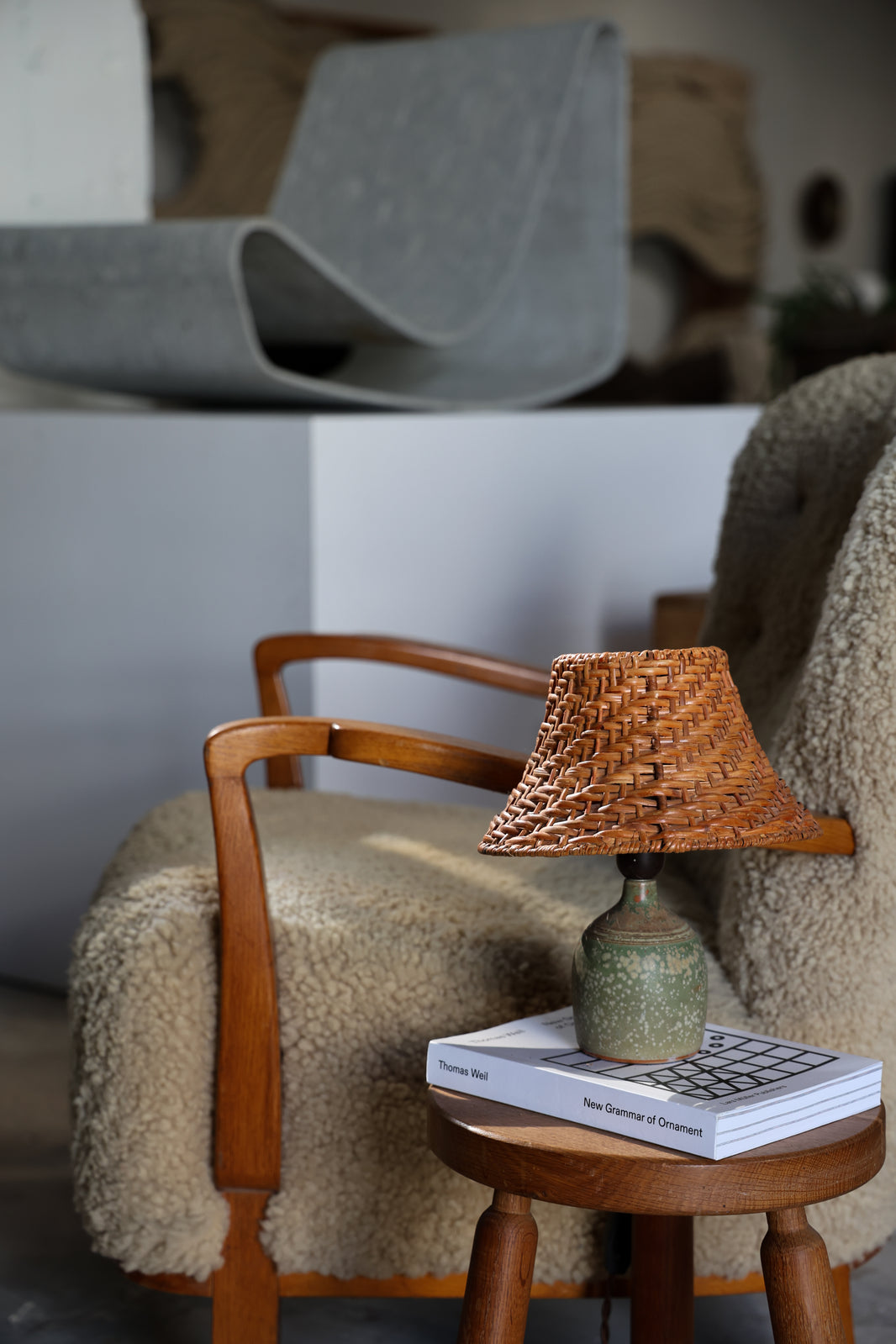 PALM CERAMIC LAMP WITH WICKER SHADE