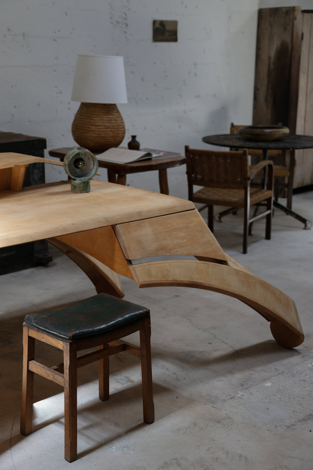 SCULPTURAL DESK