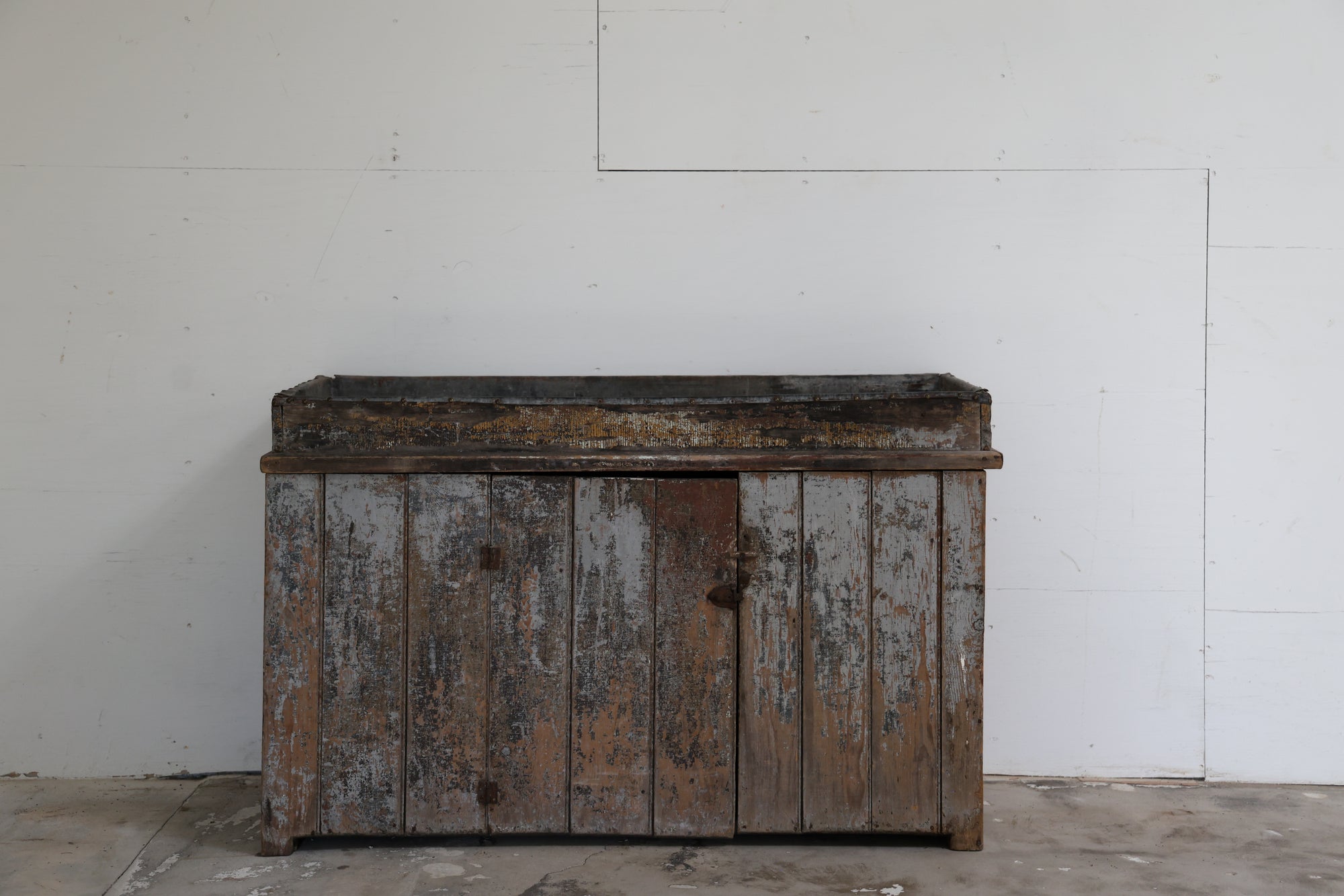 ZINC-LINED DRY SINK