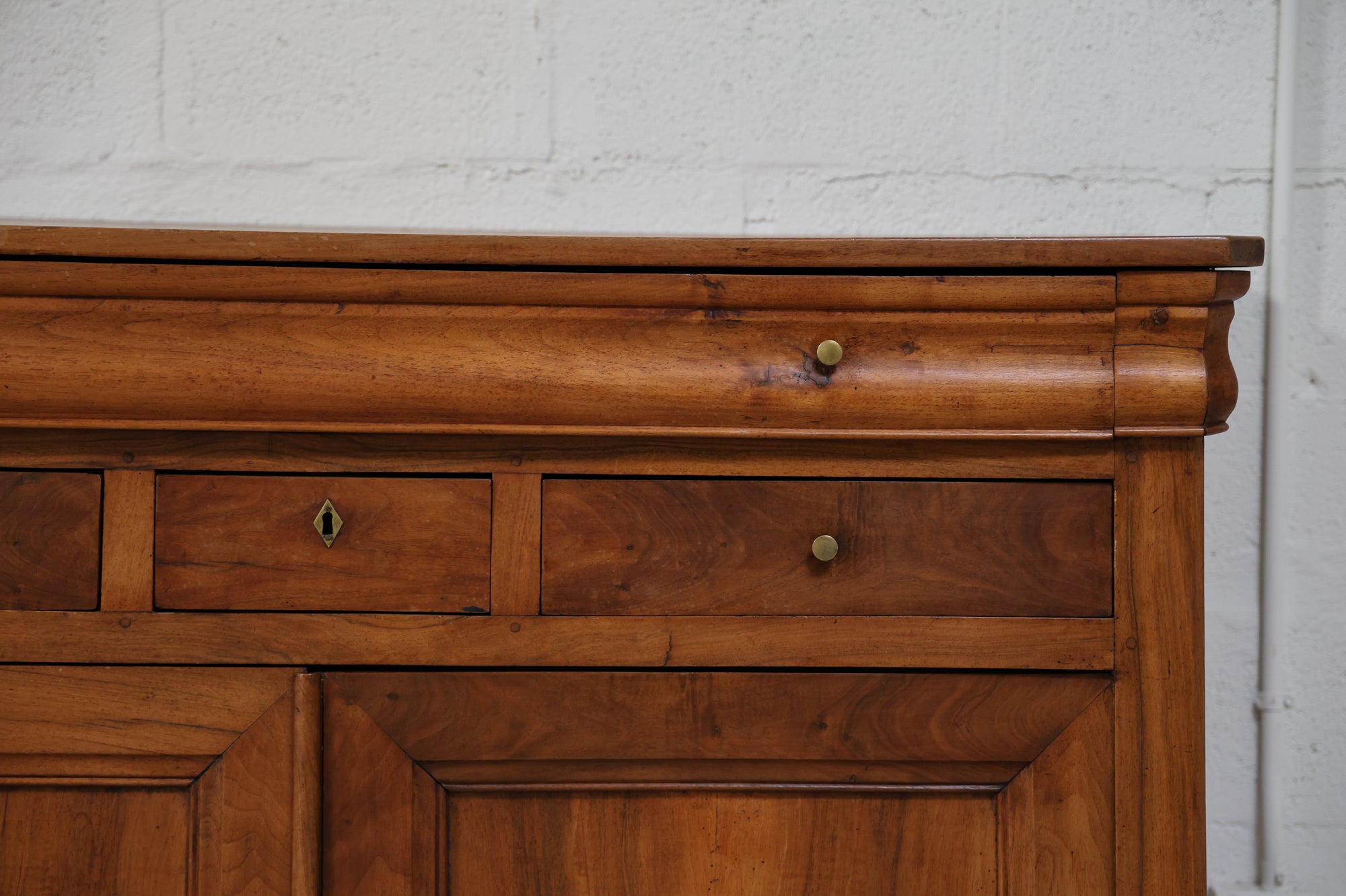 WALNUT LOUIS PHILIPPE BUFFET