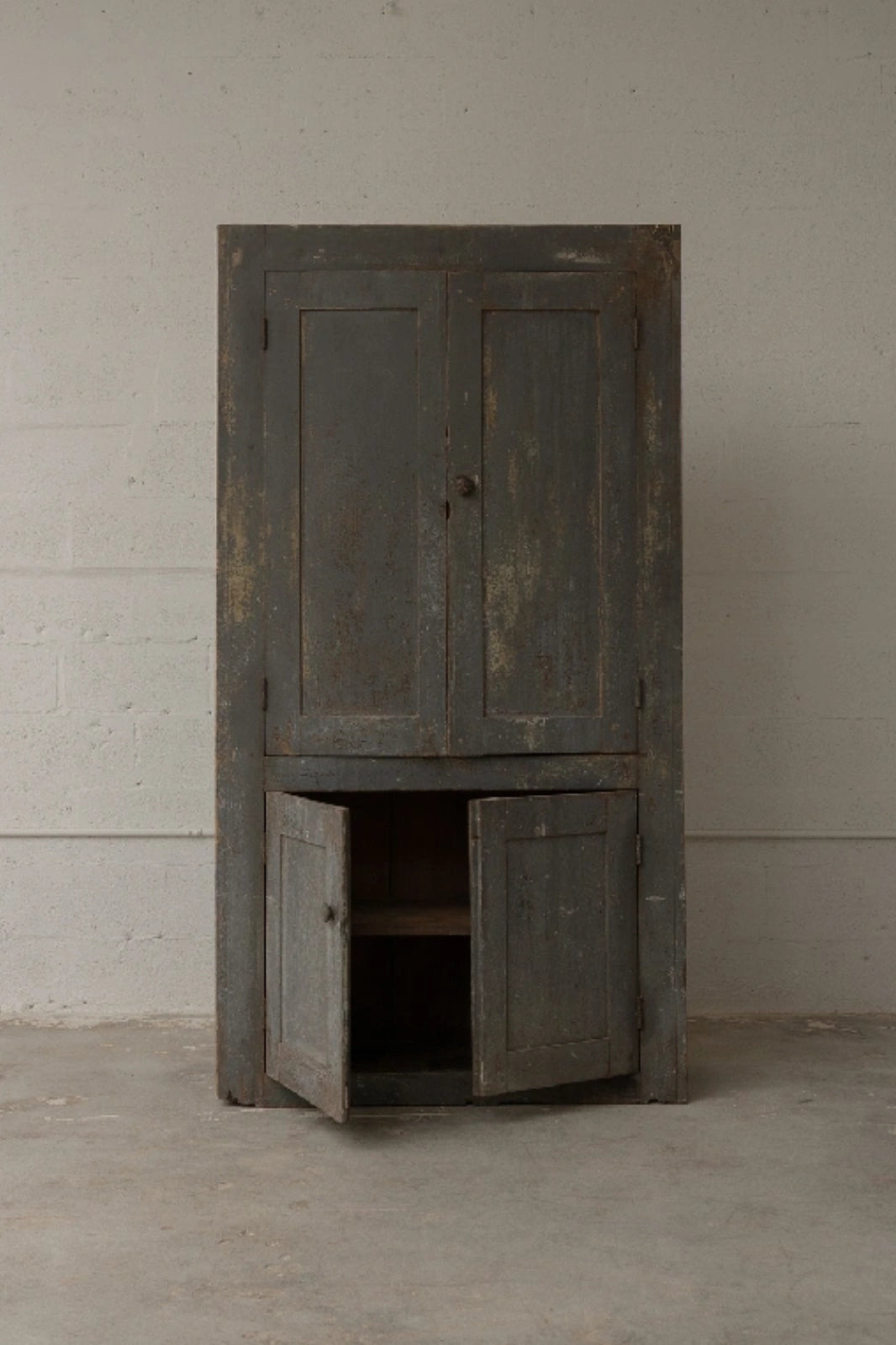 GRAY CABINET