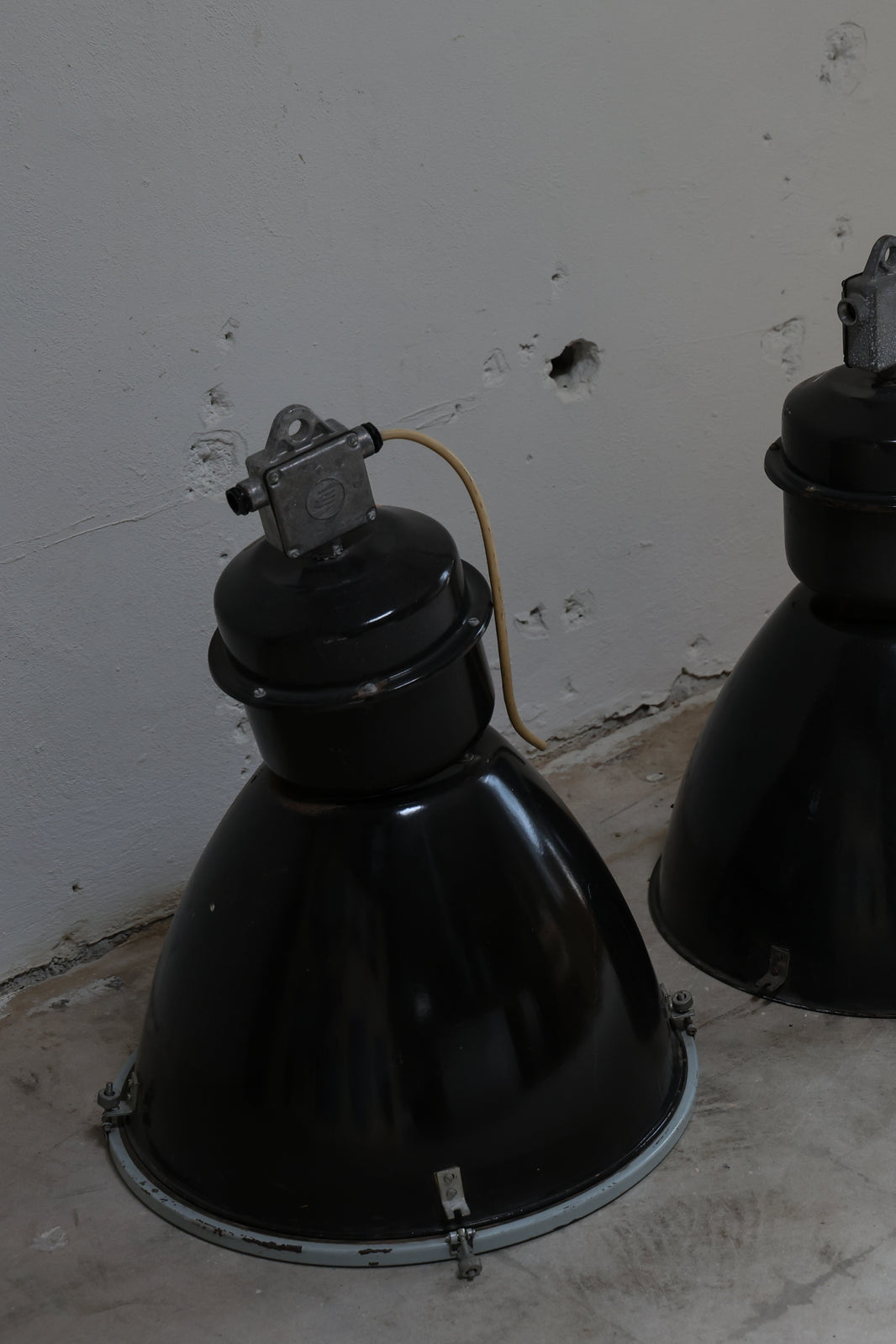 INDUSTRIAL ENAMEL LAMP
