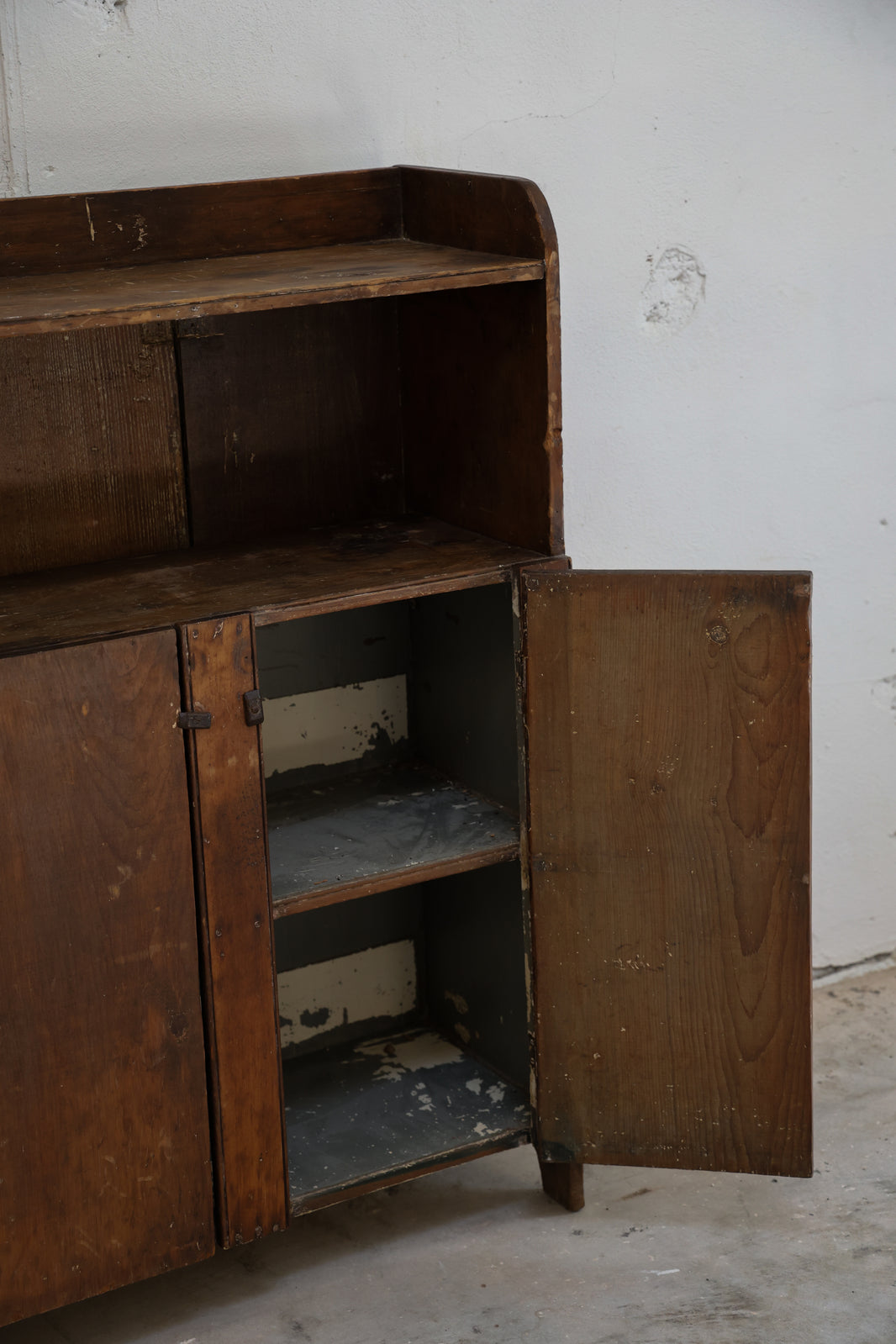 PINE UTILITY CABINET