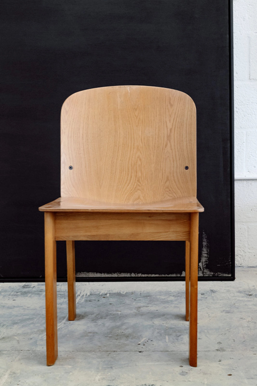 SET OF SIX WOODEN DINING CHAIRS
