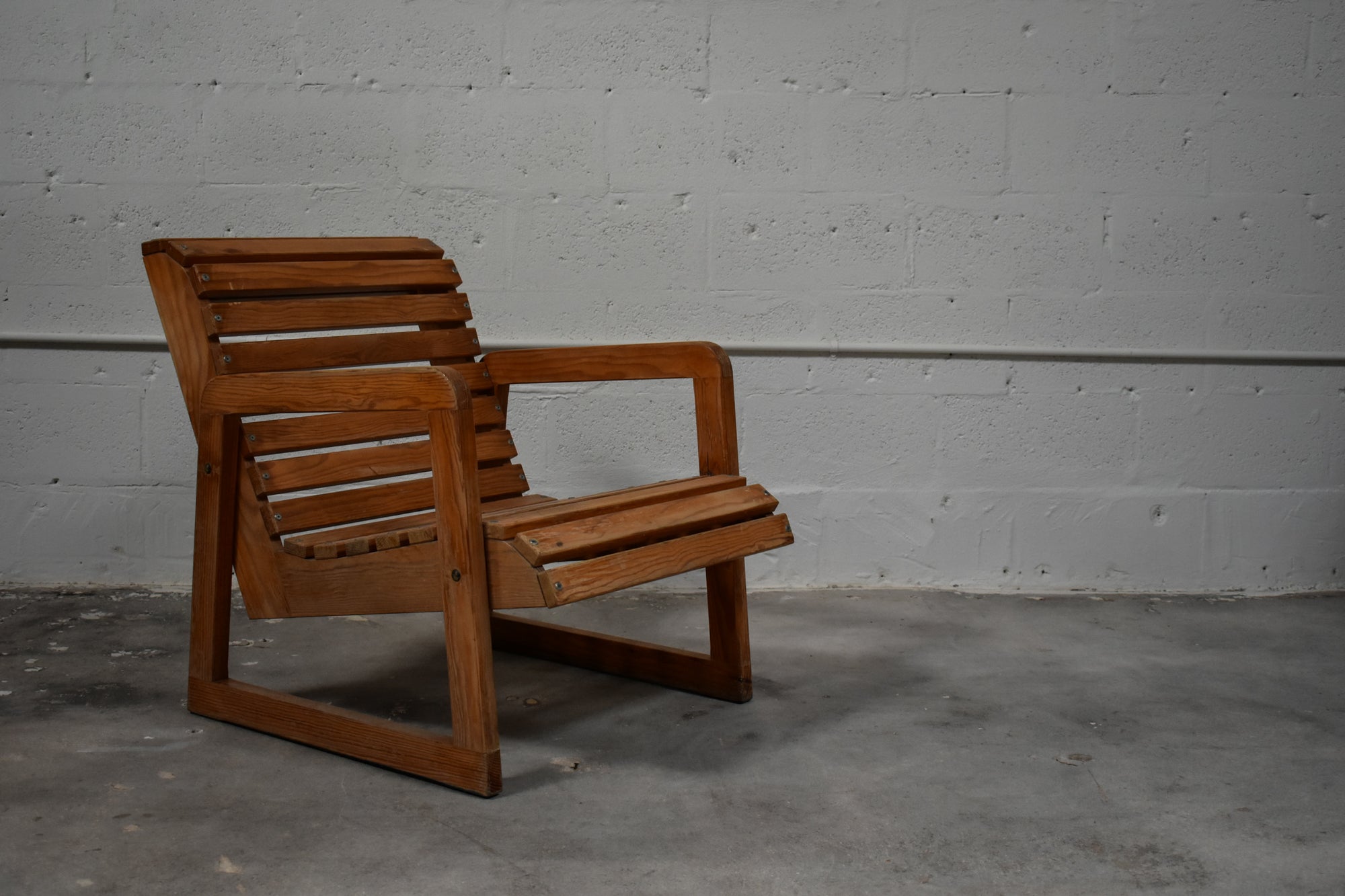 PAIR OF SLAT LOUNGE CHAIRS