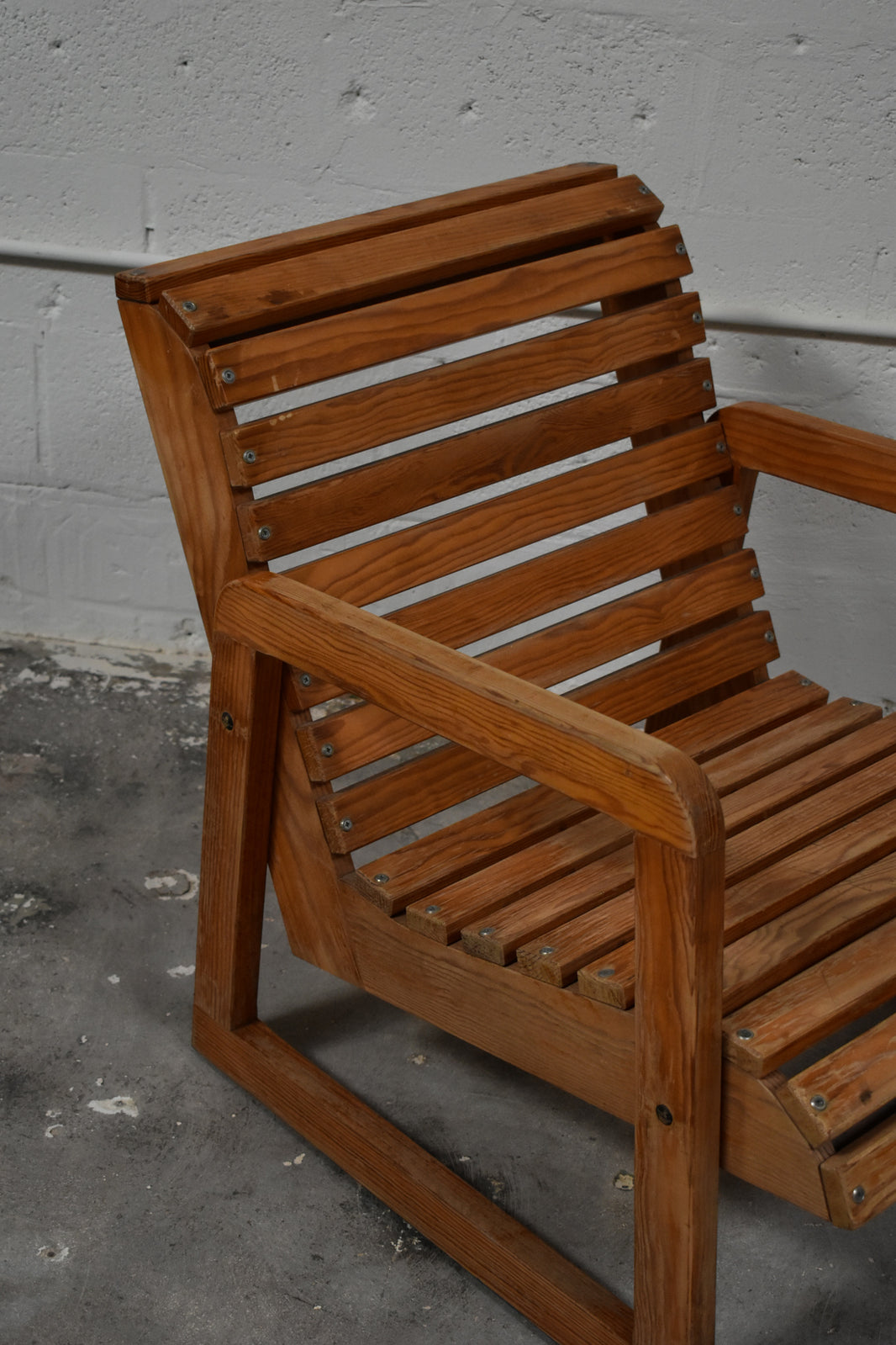 PAIR OF SLAT LOUNGE CHAIRS