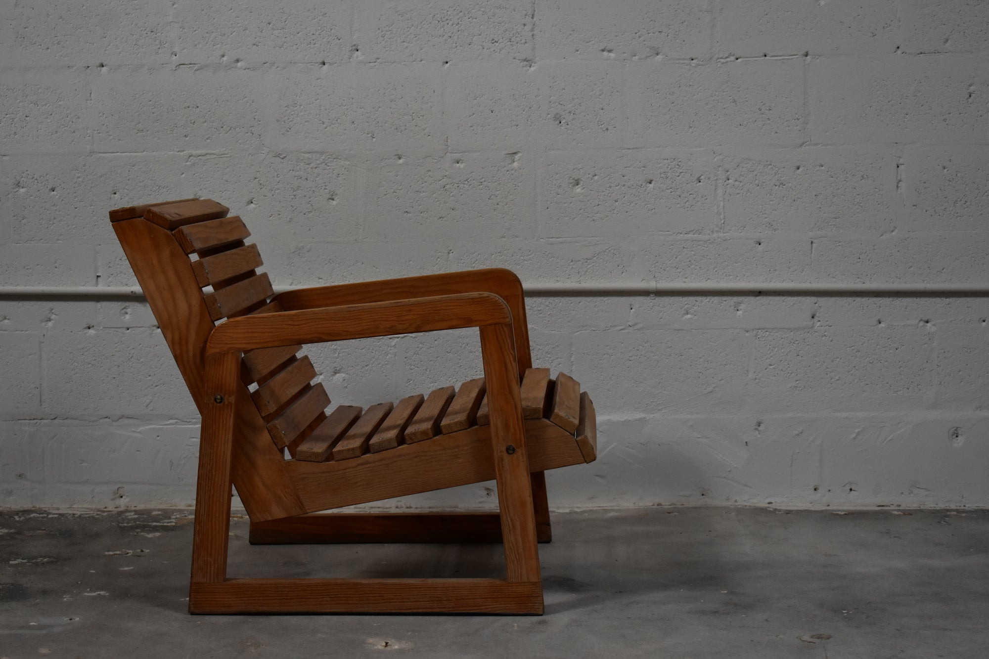 PAIR OF SLAT LOUNGE CHAIRS