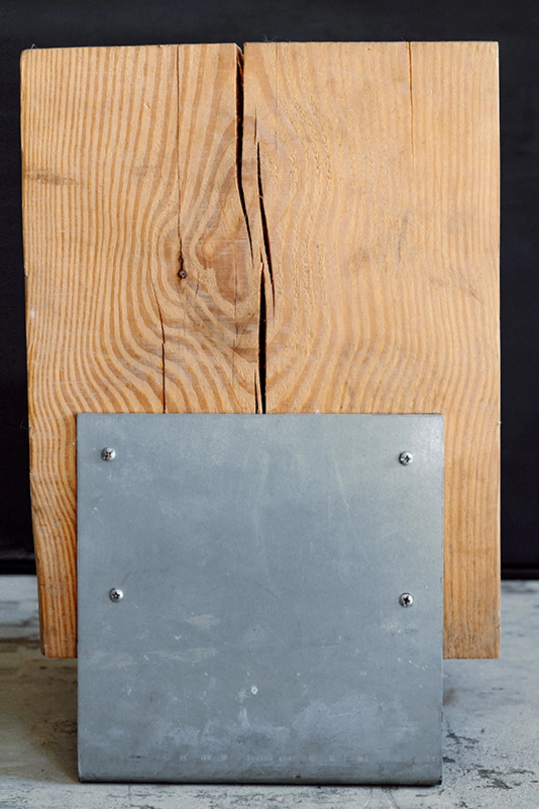 WOODEN STUMP WITH METAL BASE
