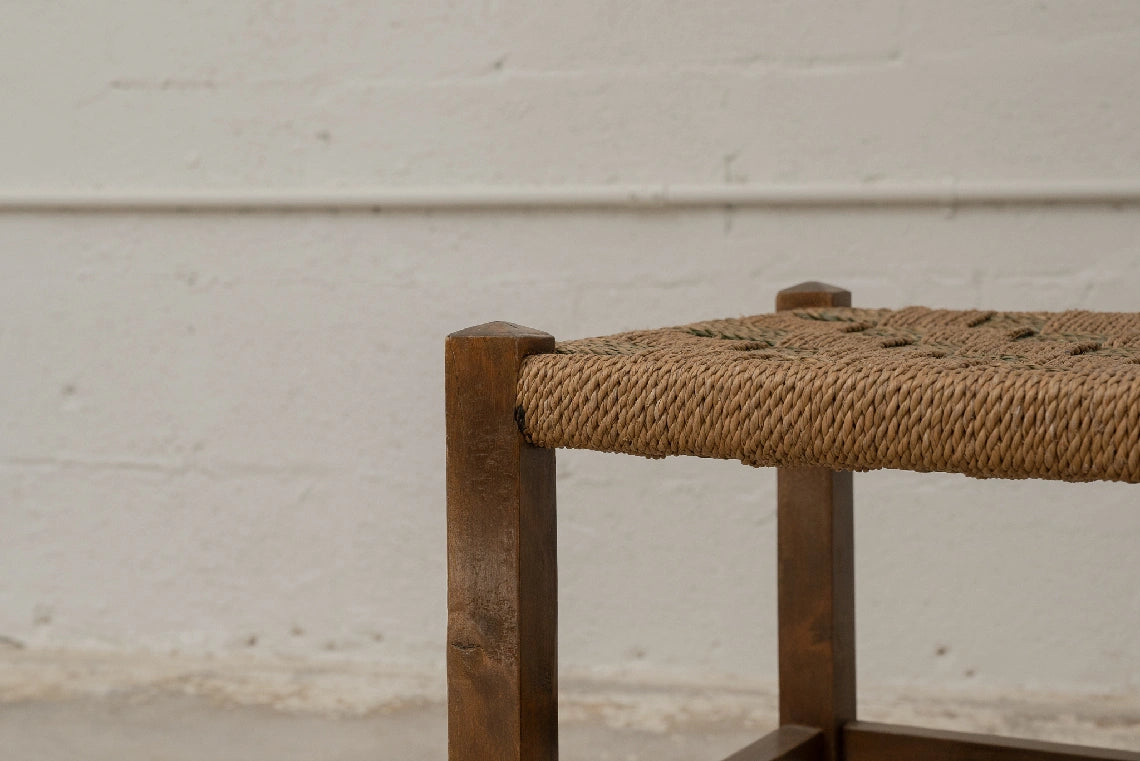 WOVEN SEAGRASS STOOL
