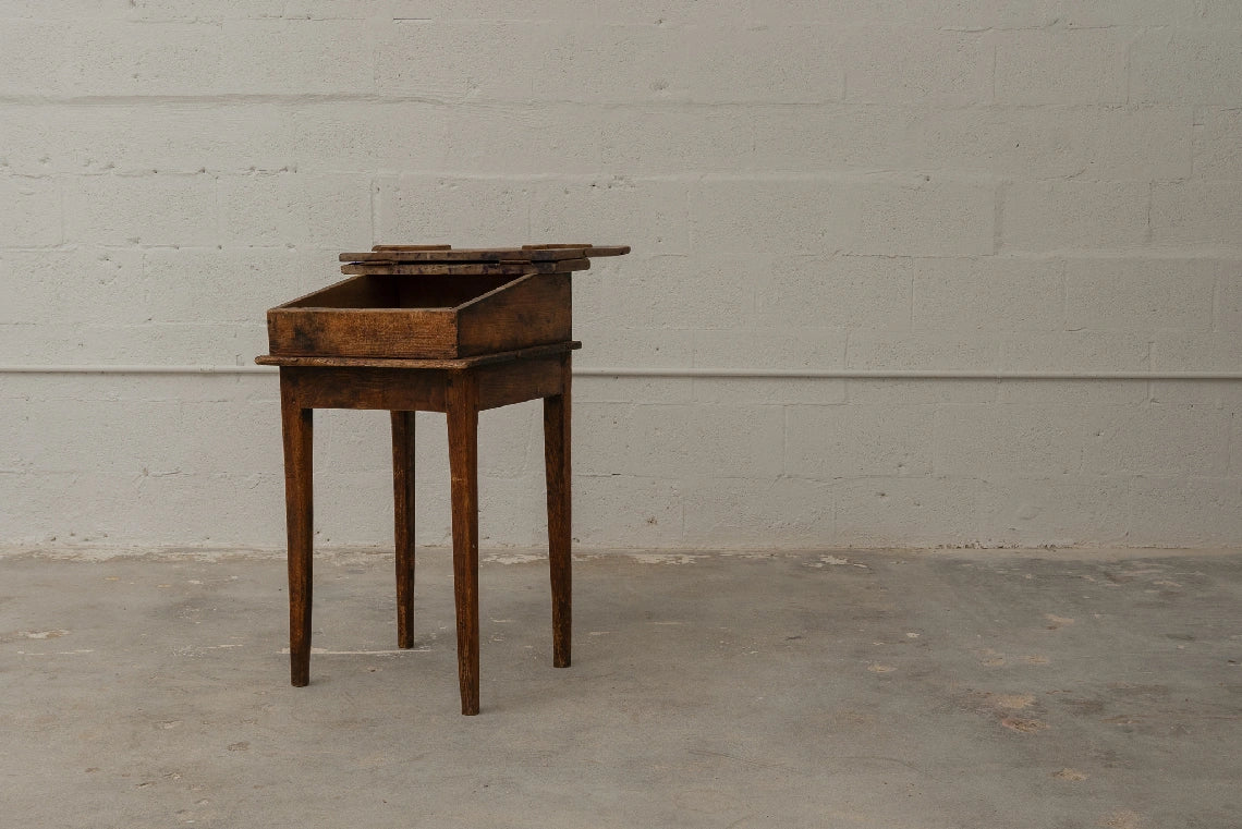 WRITING PODIUM