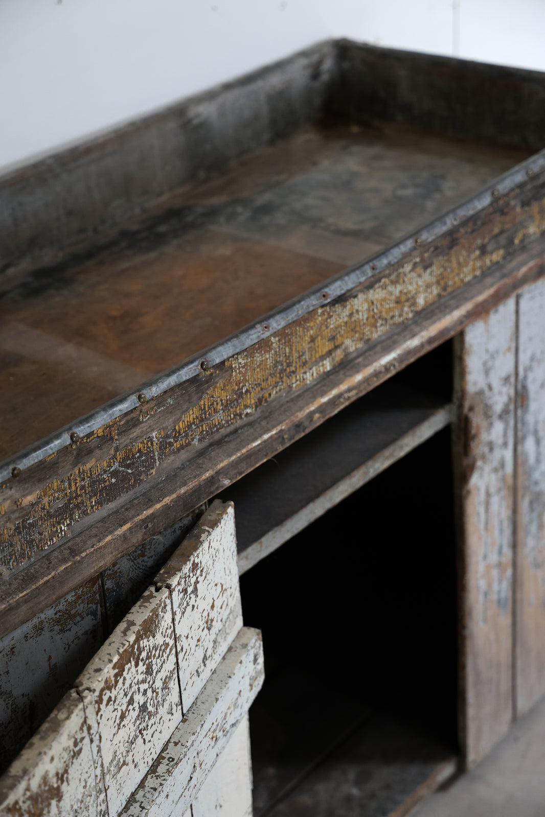 ZINC-LINED DRY SINK
