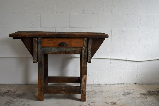 ASYMMETRICAL WORKTABLE