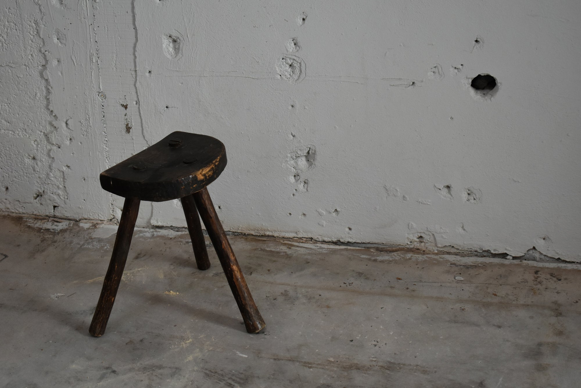 BRUTALIST MILKING STOOL