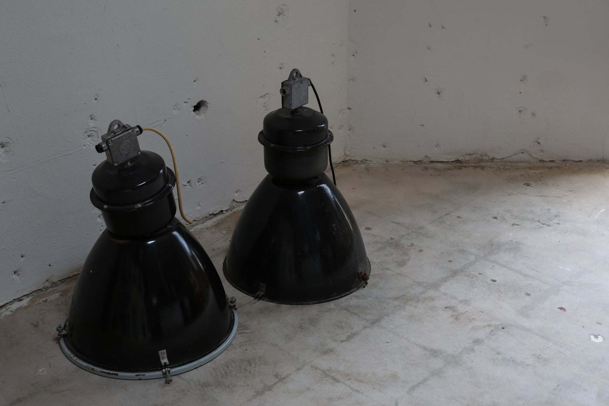 INDUSTRIAL ENAMEL LAMP
